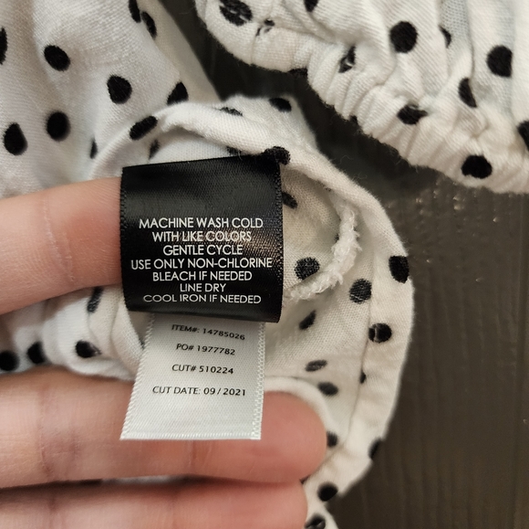 Torrid Plus Size 2 - Rayon Slub Button-front Puff Sleeve Top (B/W Polka Dots!) - Picture 5 of 12